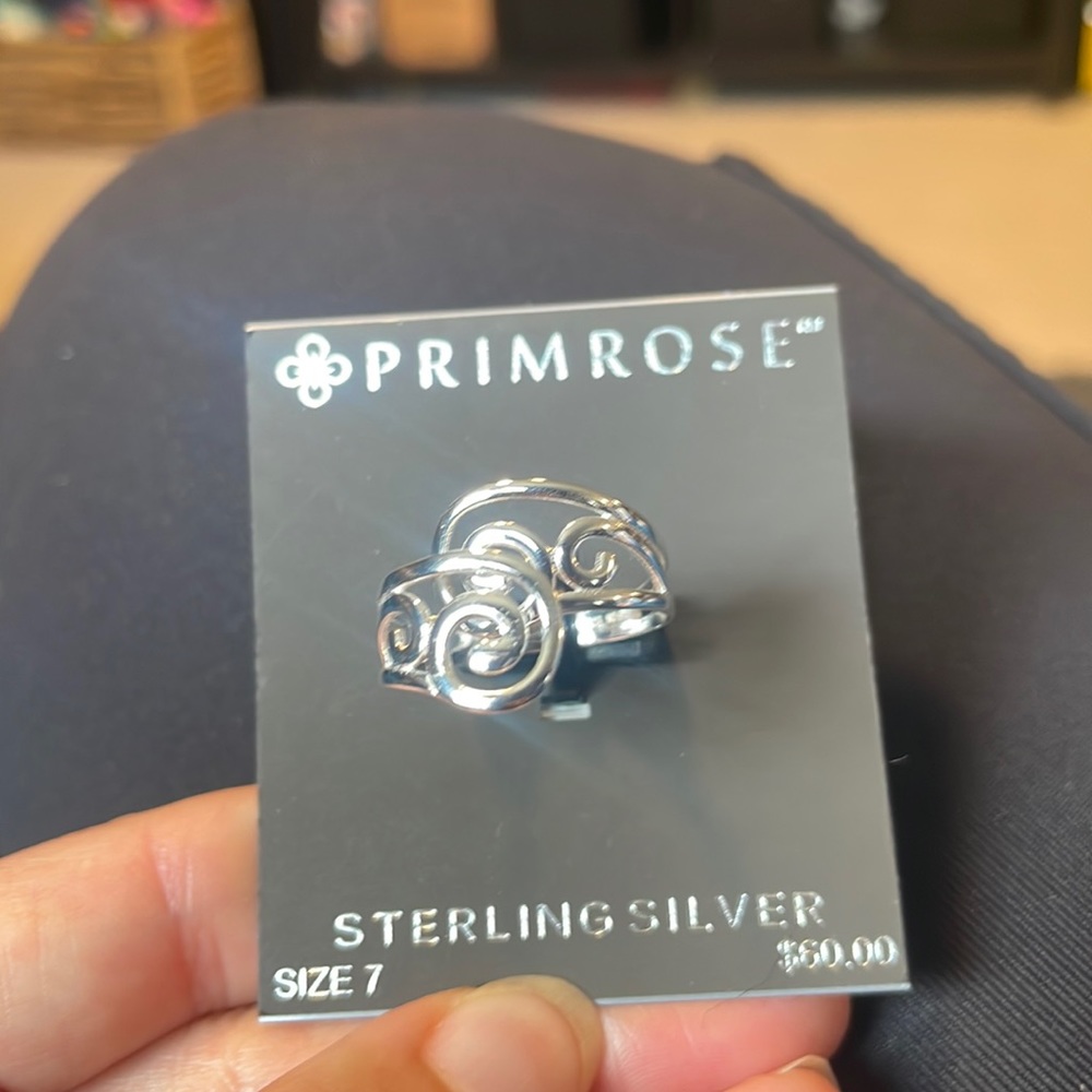 Women’s sterling silver size 7 ring Primrose brand